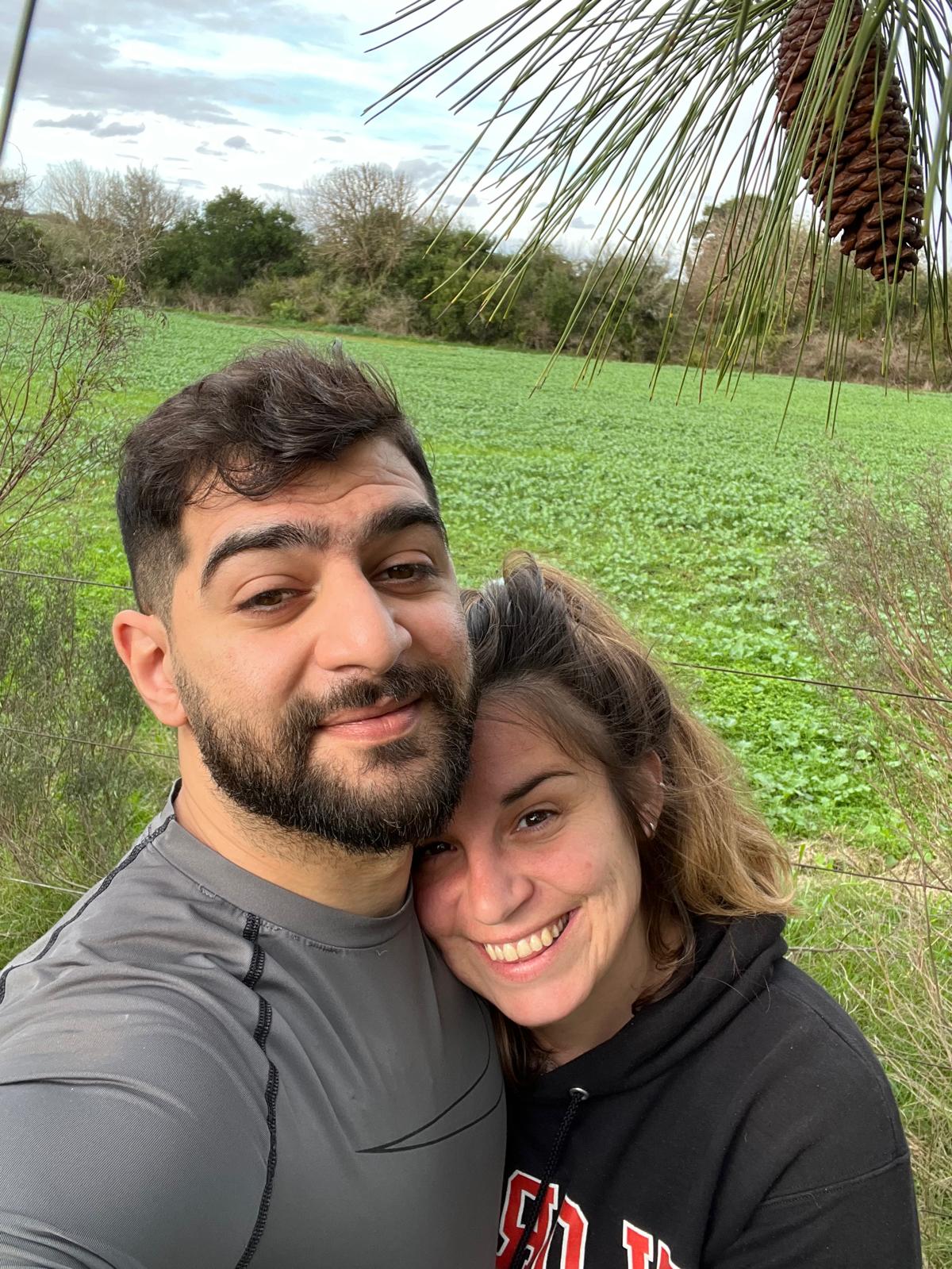 Flor y Hamad en el campo